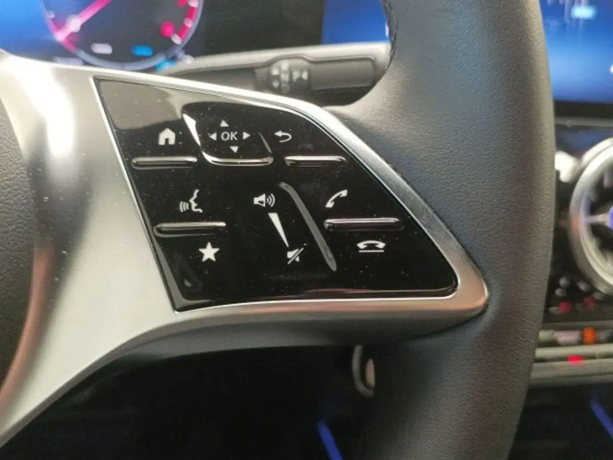 Mercedes-Benz GLA SUV usata a Novara (12)