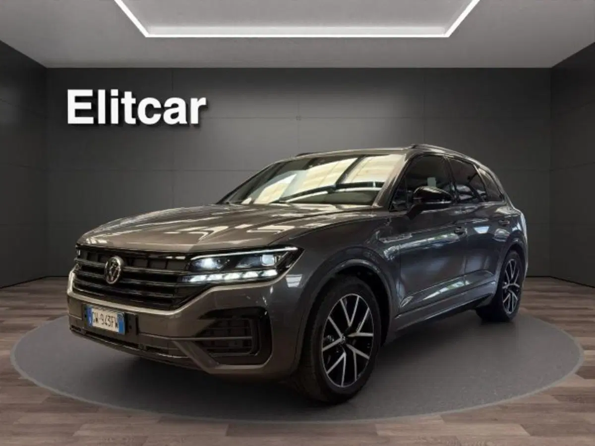 Volkswagen Touareg usata a Novara
