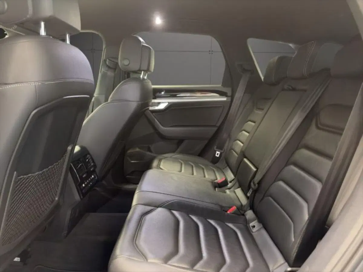 Volkswagen Touareg usata a Novara (12)
