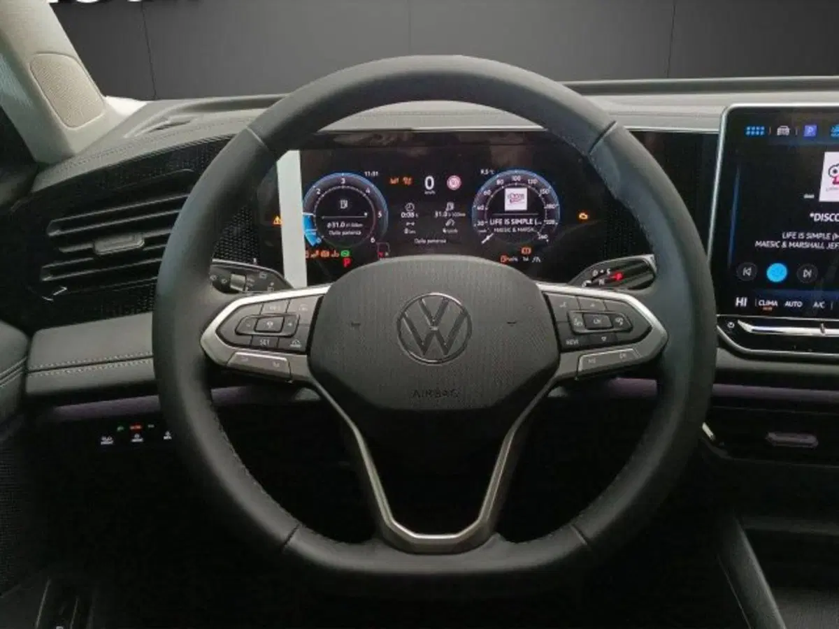 Volkswagen Tiguan nuova a Novara (11)