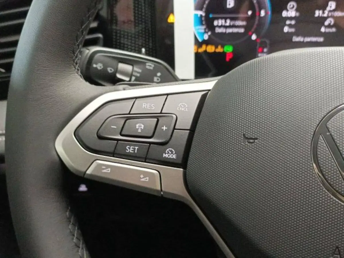 Volkswagen Tiguan nuova a Novara (13)