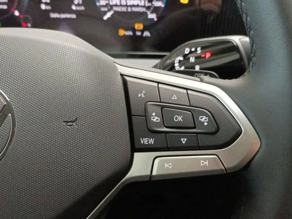 Volkswagen Tiguan nuova a Novara (14)
