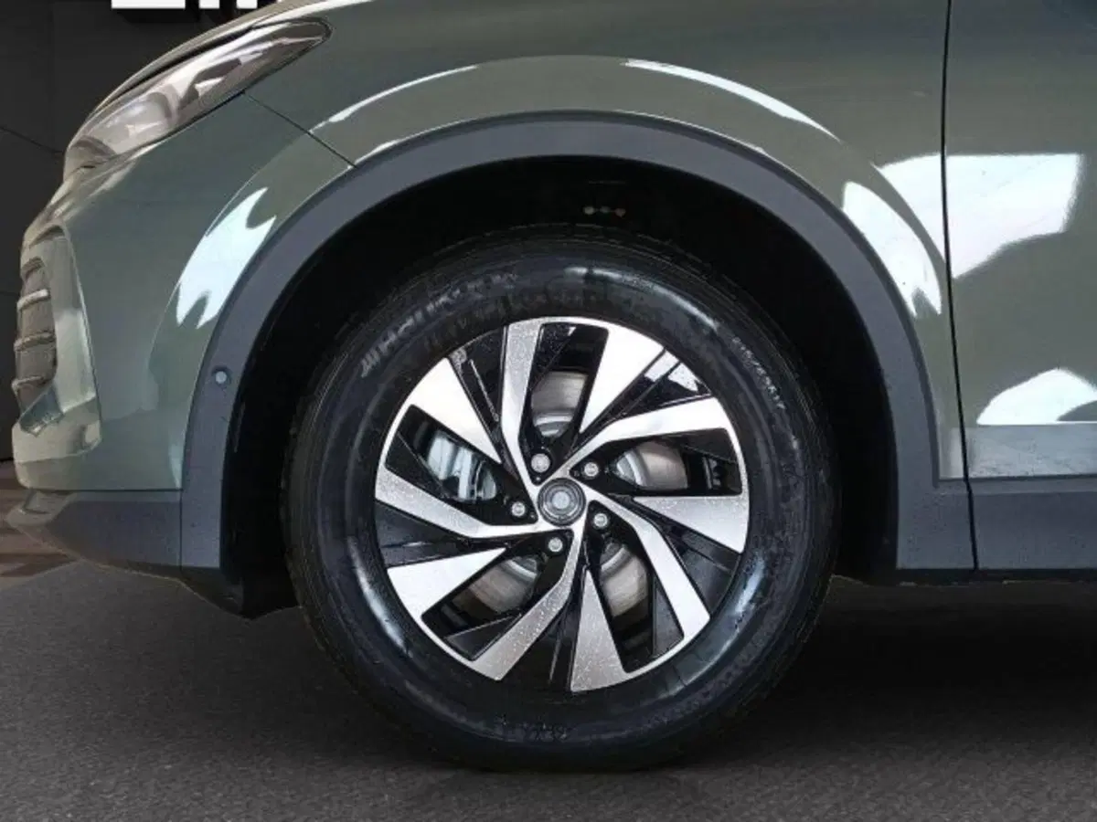 Volkswagen Tiguan nuova a Novara (8)