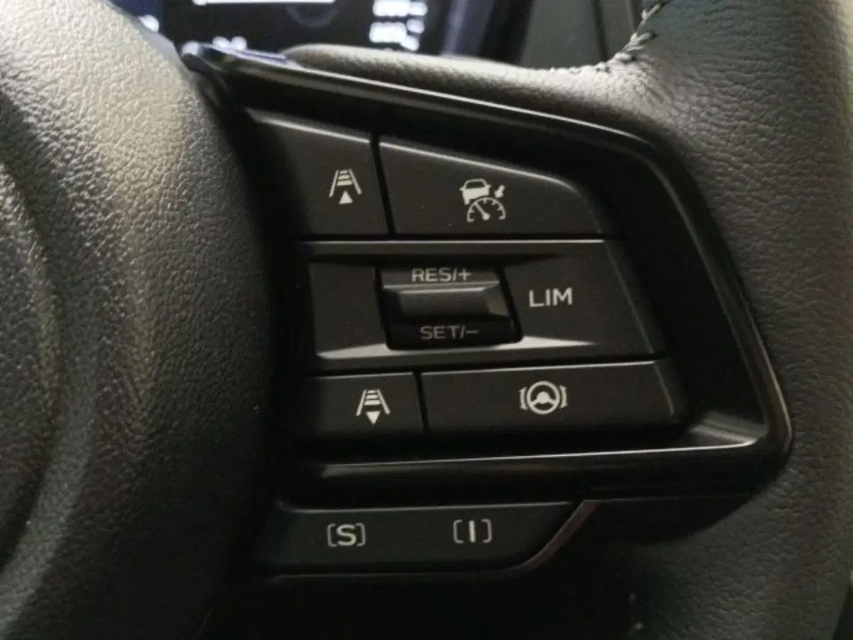 Subaru Forester nuova a Novara (12)