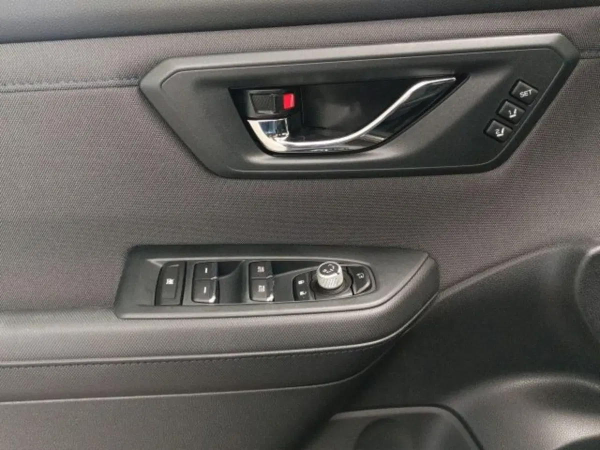 Subaru Forester nuova a Novara (15)