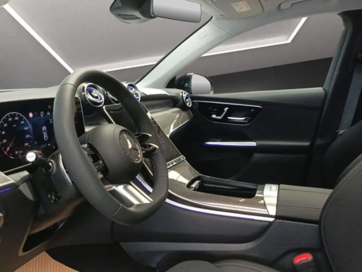 Mercedes-Benz GLC nuova a Novara (12)