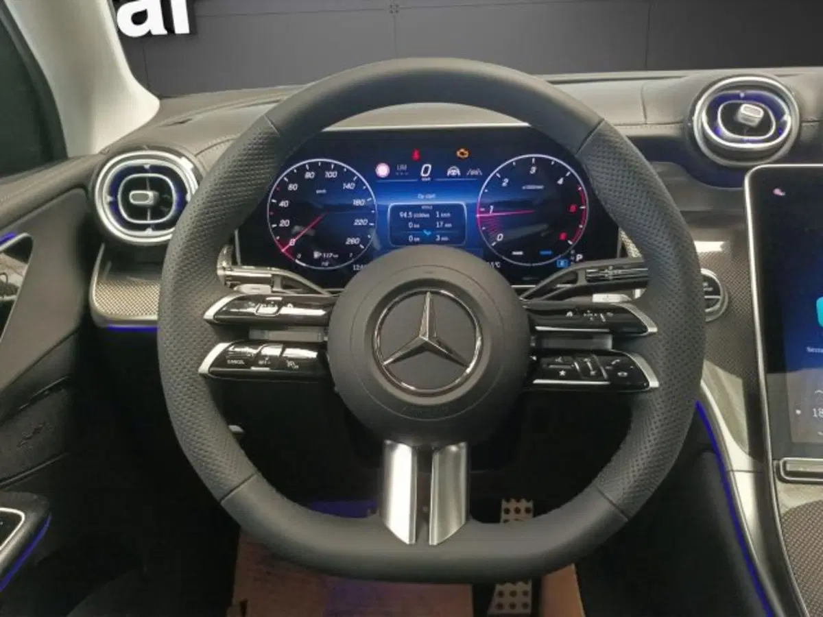 Mercedes-Benz GLC nuova a Novara (15)