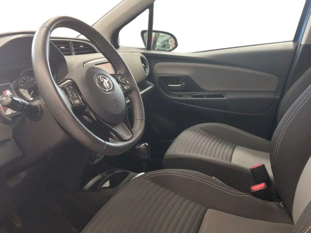 Toyota Yaris usata a Roma (7)
