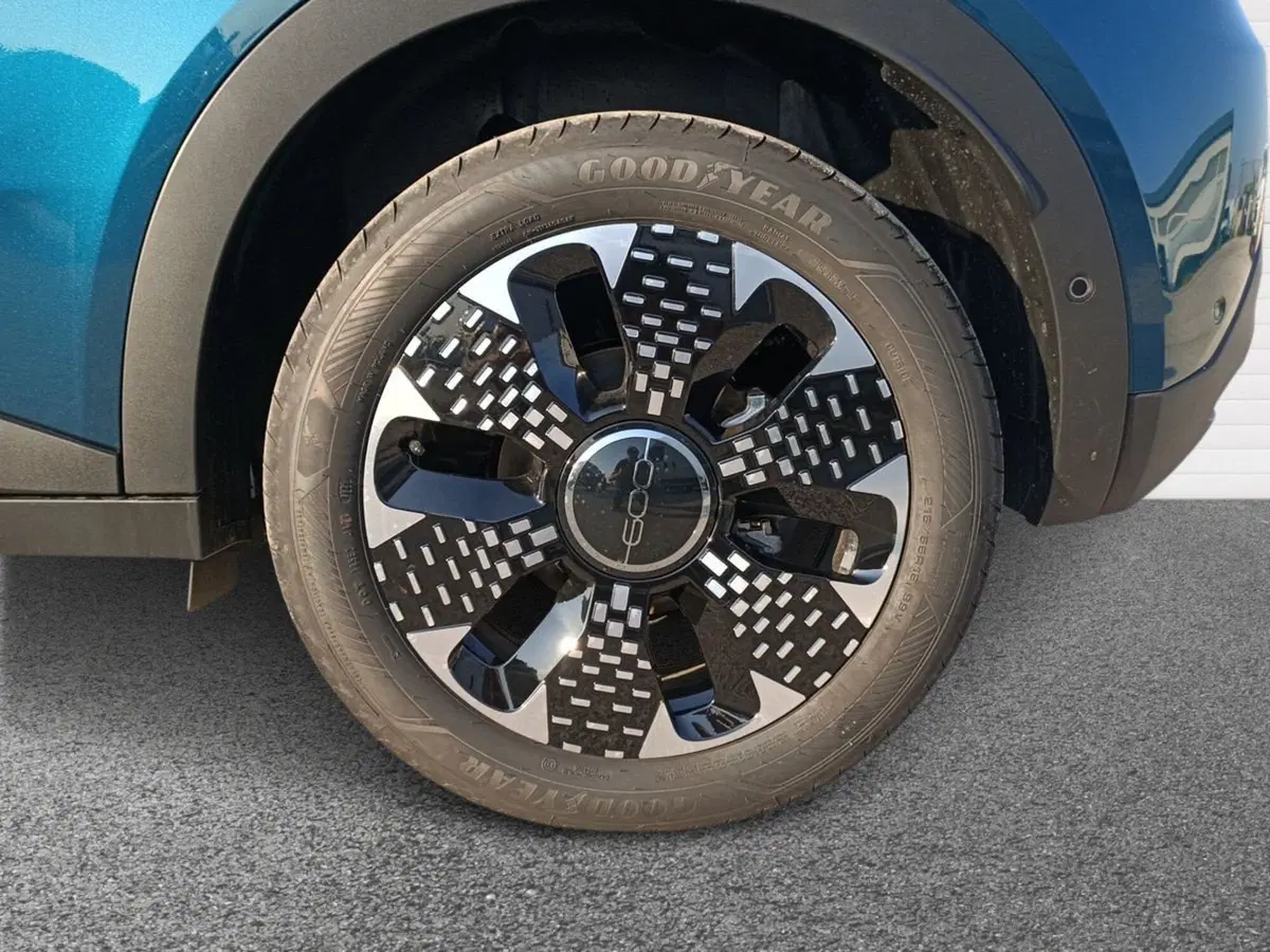 Fiat 600e nuova a Bari (6)