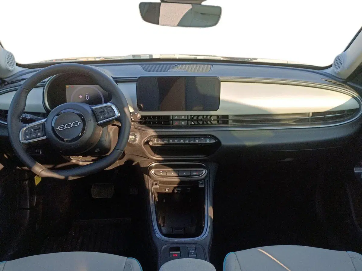 Fiat 600e nuova a Bari (8)
