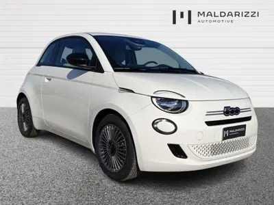 Fiat 500 1.0 hybrid Icon nuova a Bari