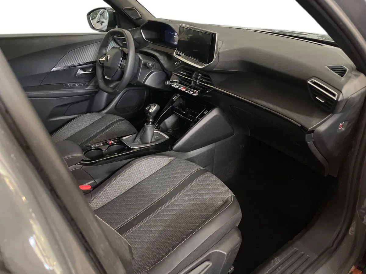 Peugeot 2008 usata a Bari (9)