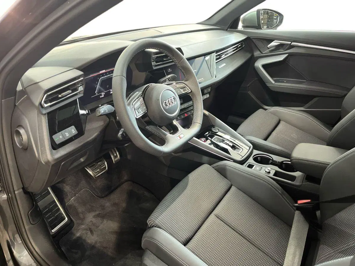 Audi A3 Sportback nuova a Bari (7)