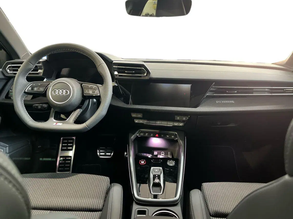 Audi A3 Sportback nuova a Bari (8)