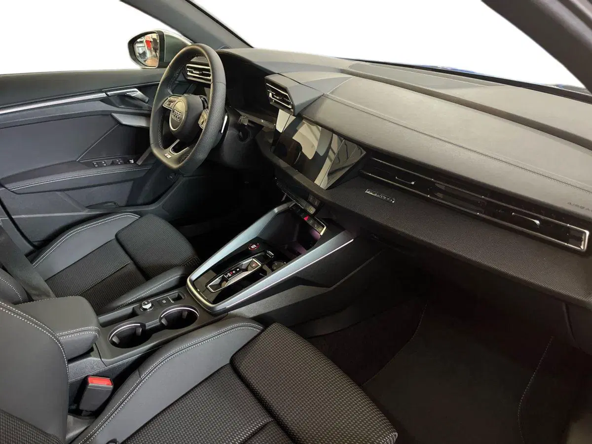 Audi A3 Sportback nuova a Bari (9)