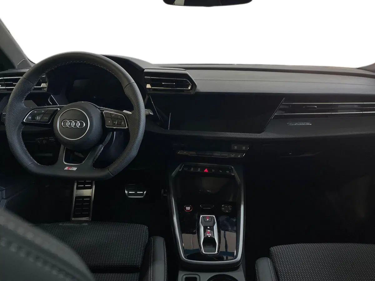 Audi A3 Sportback nuova a Bari (8)