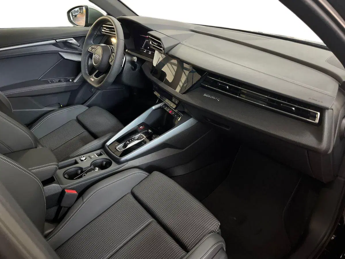 Audi A3 Sportback nuova a Bari (9)