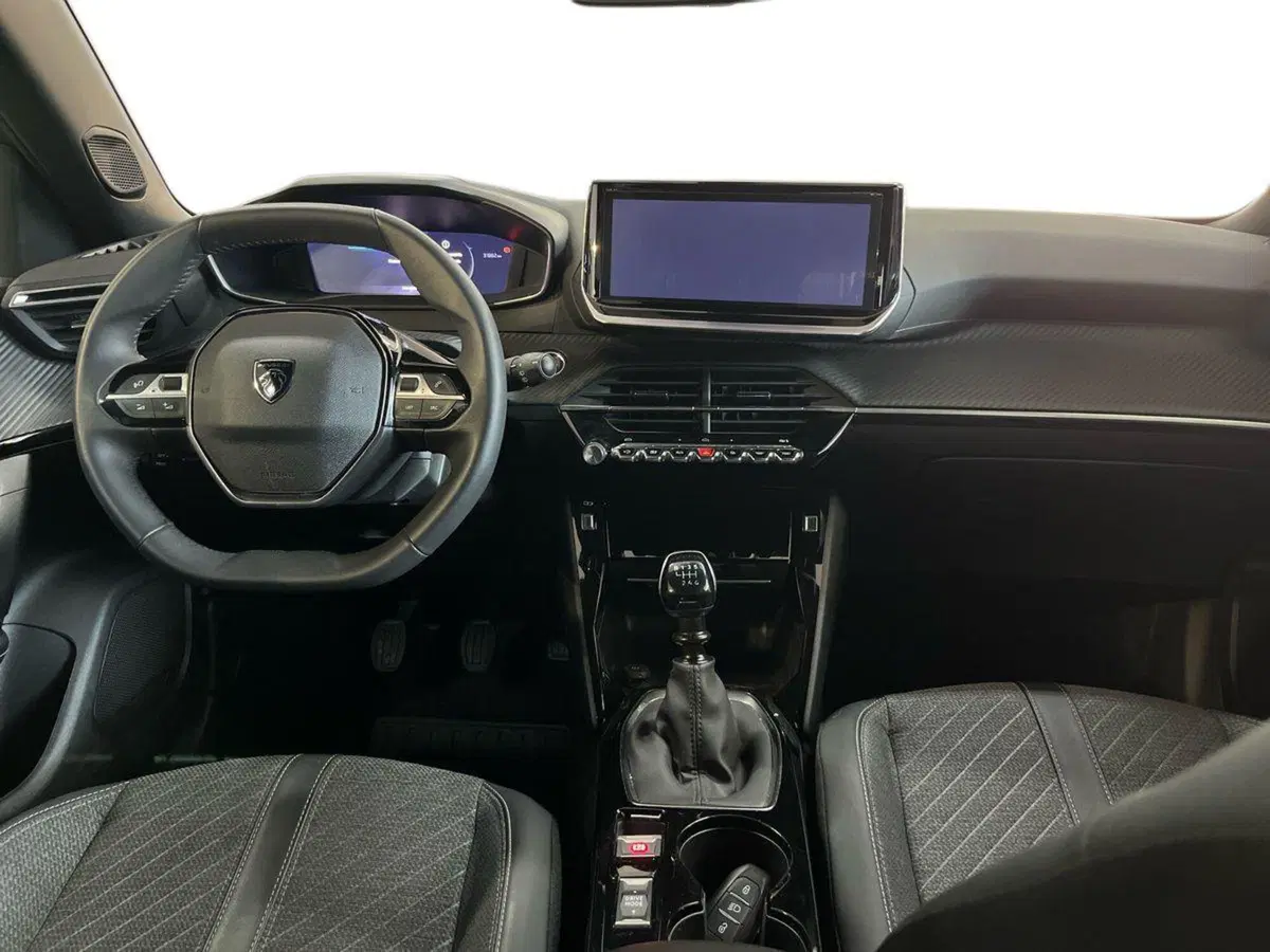 Peugeot 2008 usata a Bari (8)