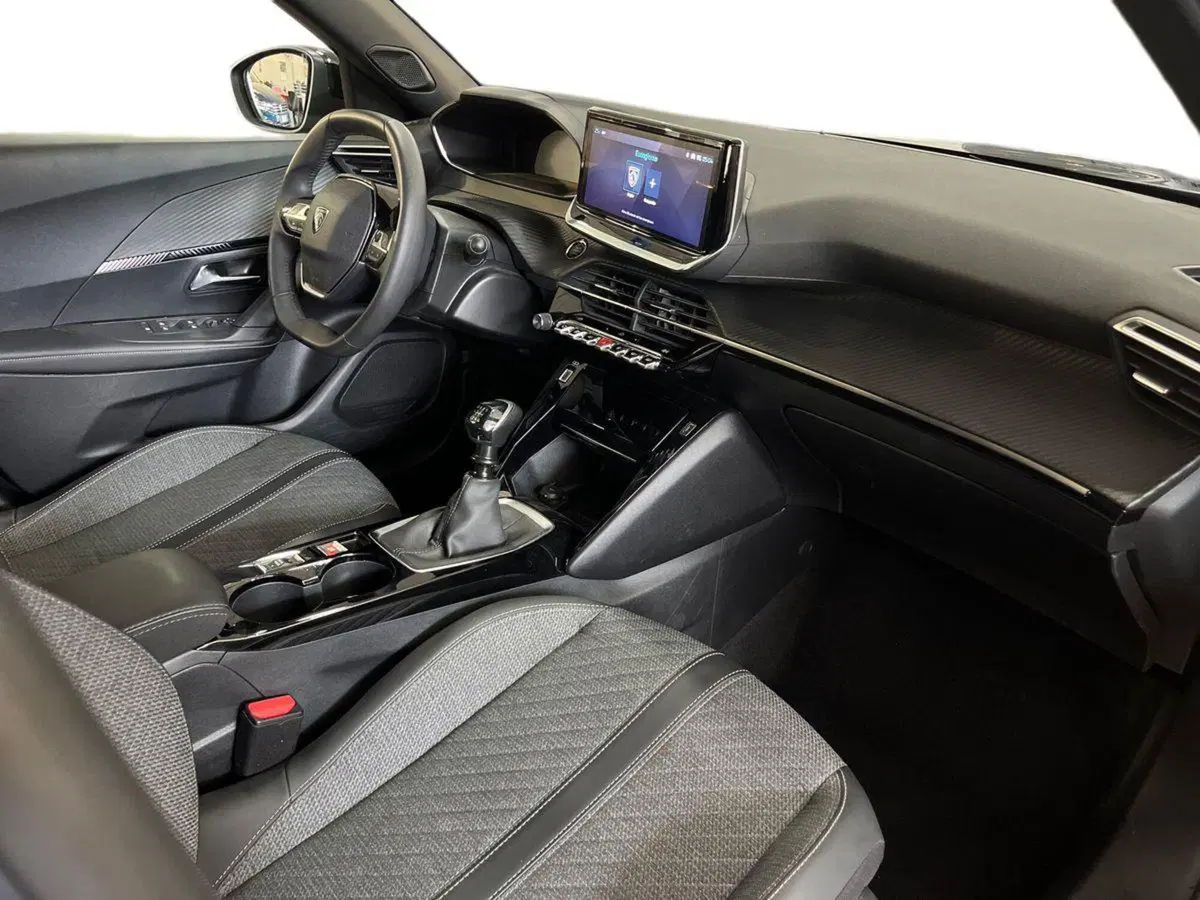 Peugeot 2008 usata a Bari (9)