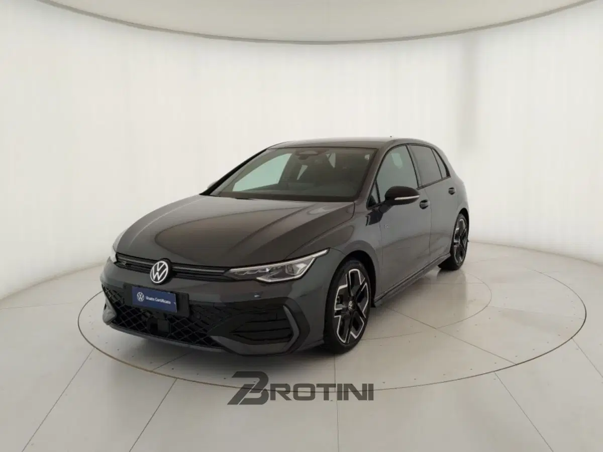 Volkswagen Golf nuova a Massa-Carrara