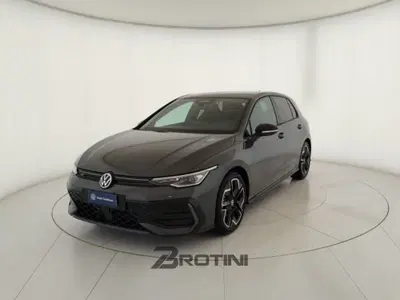 Volkswagen Golf 1.5 eTSI 130 CV EVO ACT DSG R-Line nuova a Massa