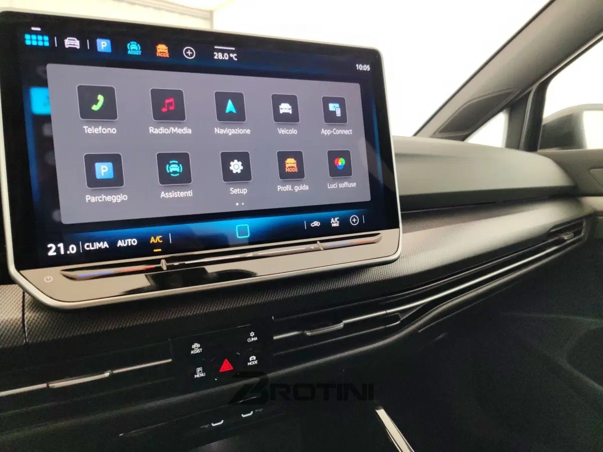 Volkswagen Golf nuova a Massa-Carrara (11)
