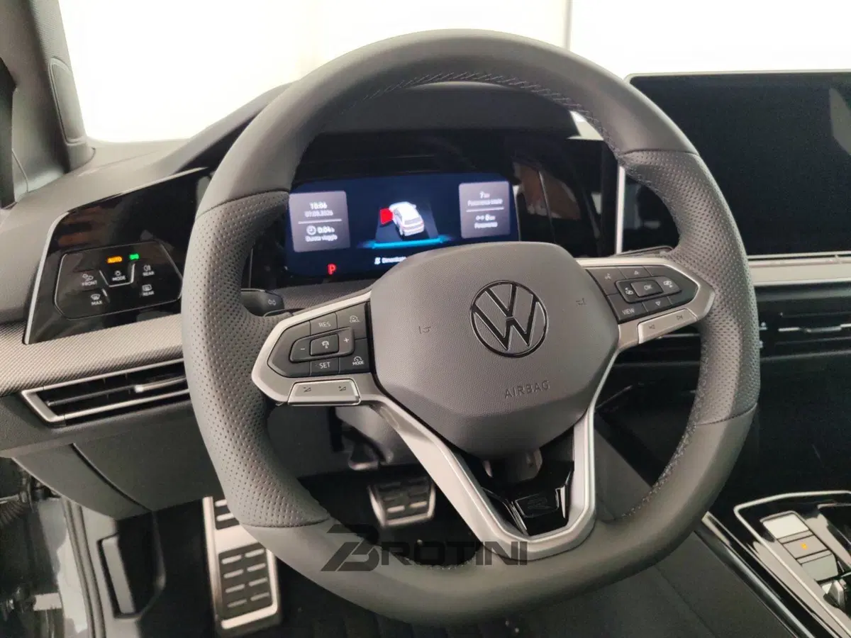 Volkswagen Golf nuova a Massa-Carrara (13)