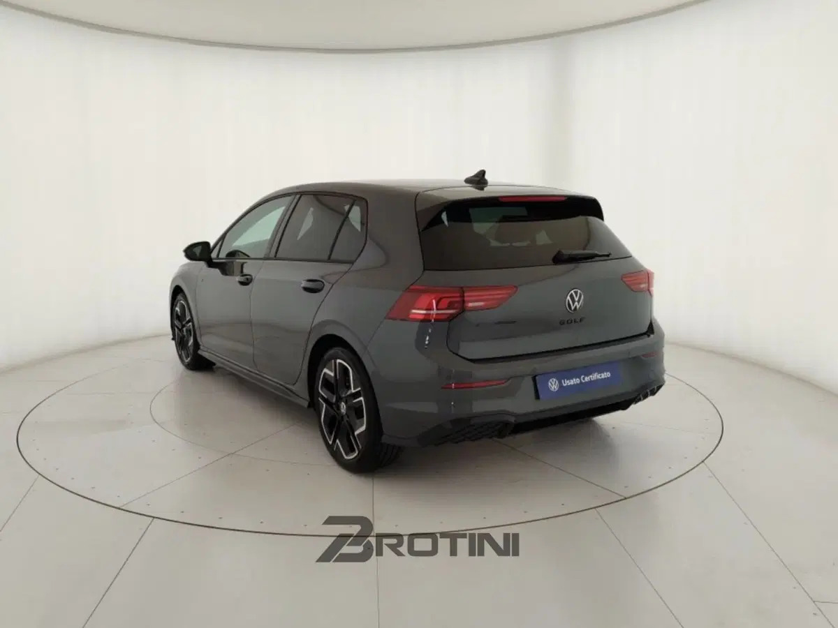Volkswagen Golf nuova a Massa-Carrara (2)