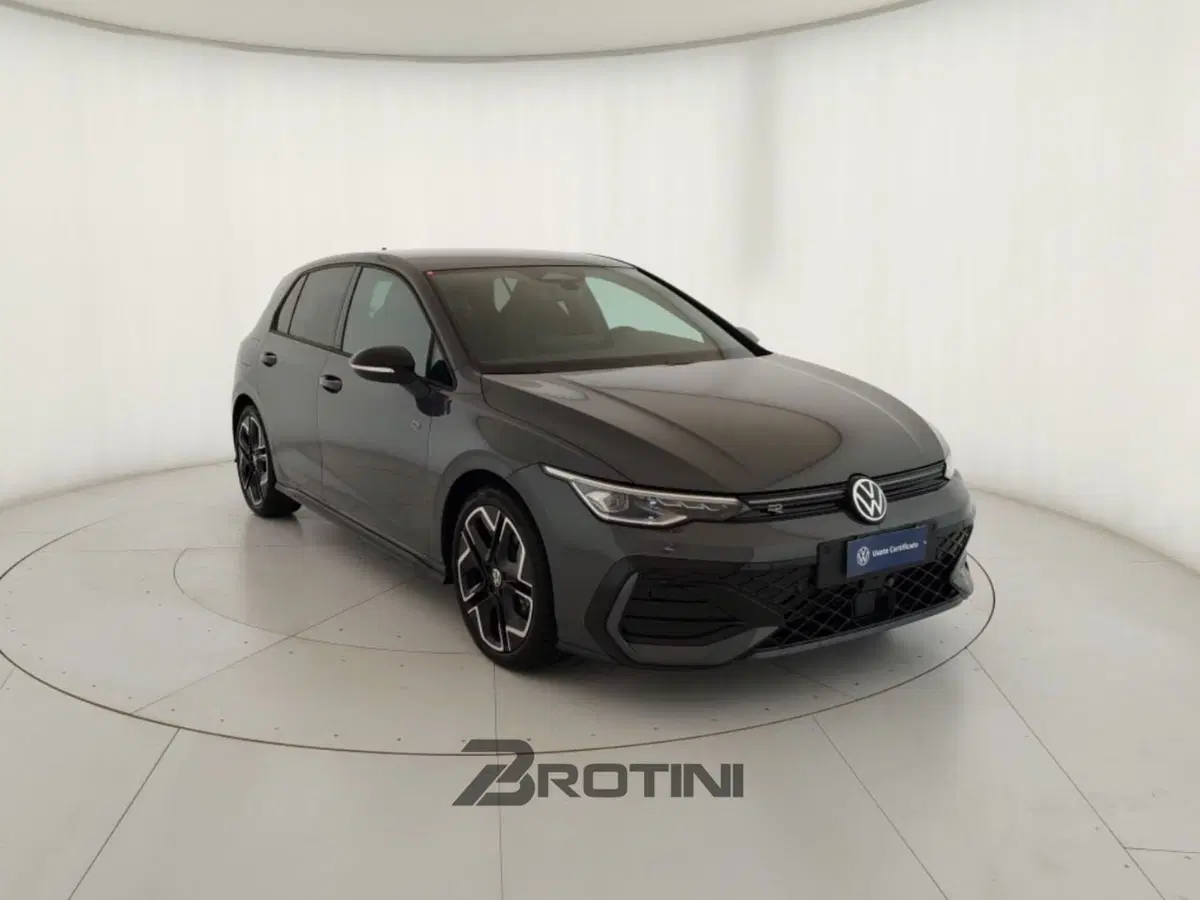 Volkswagen Golf nuova a Massa-Carrara (4)