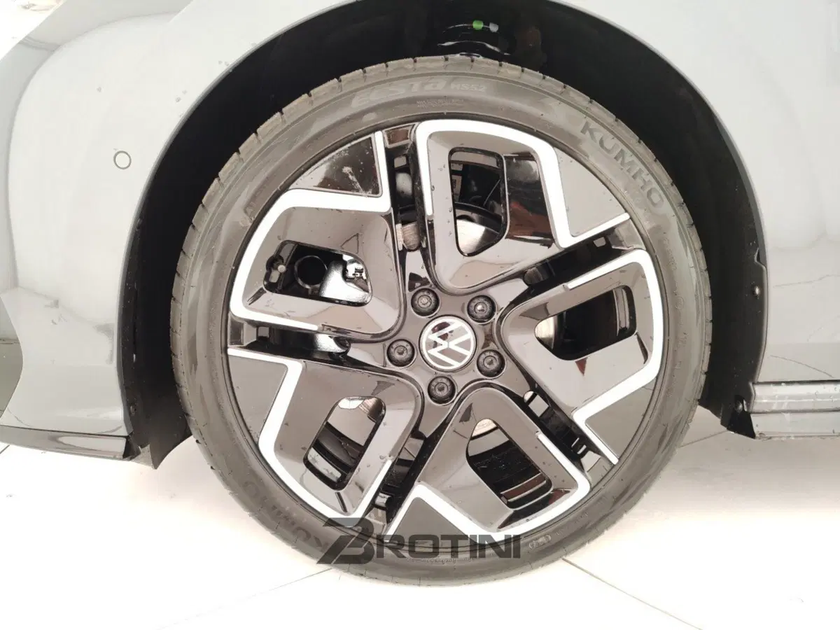 Volkswagen Golf nuova a Massa-Carrara (6)