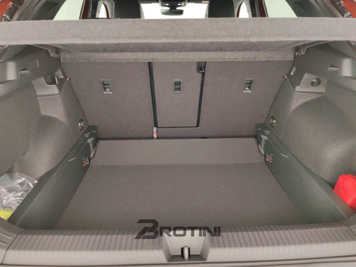 Volkswagen T-Roc nuova a Massa-Carrara (17)