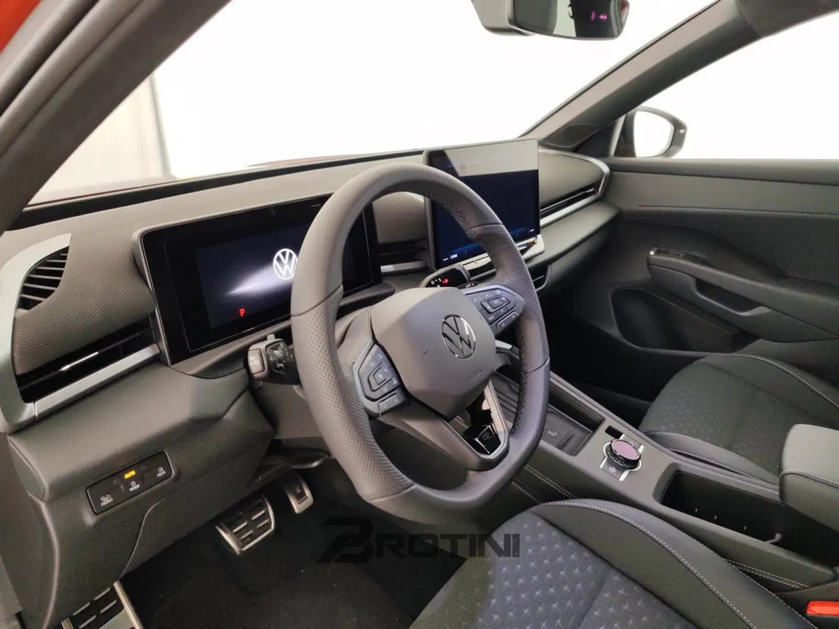 Volkswagen T-Roc nuova a Massa-Carrara (9)