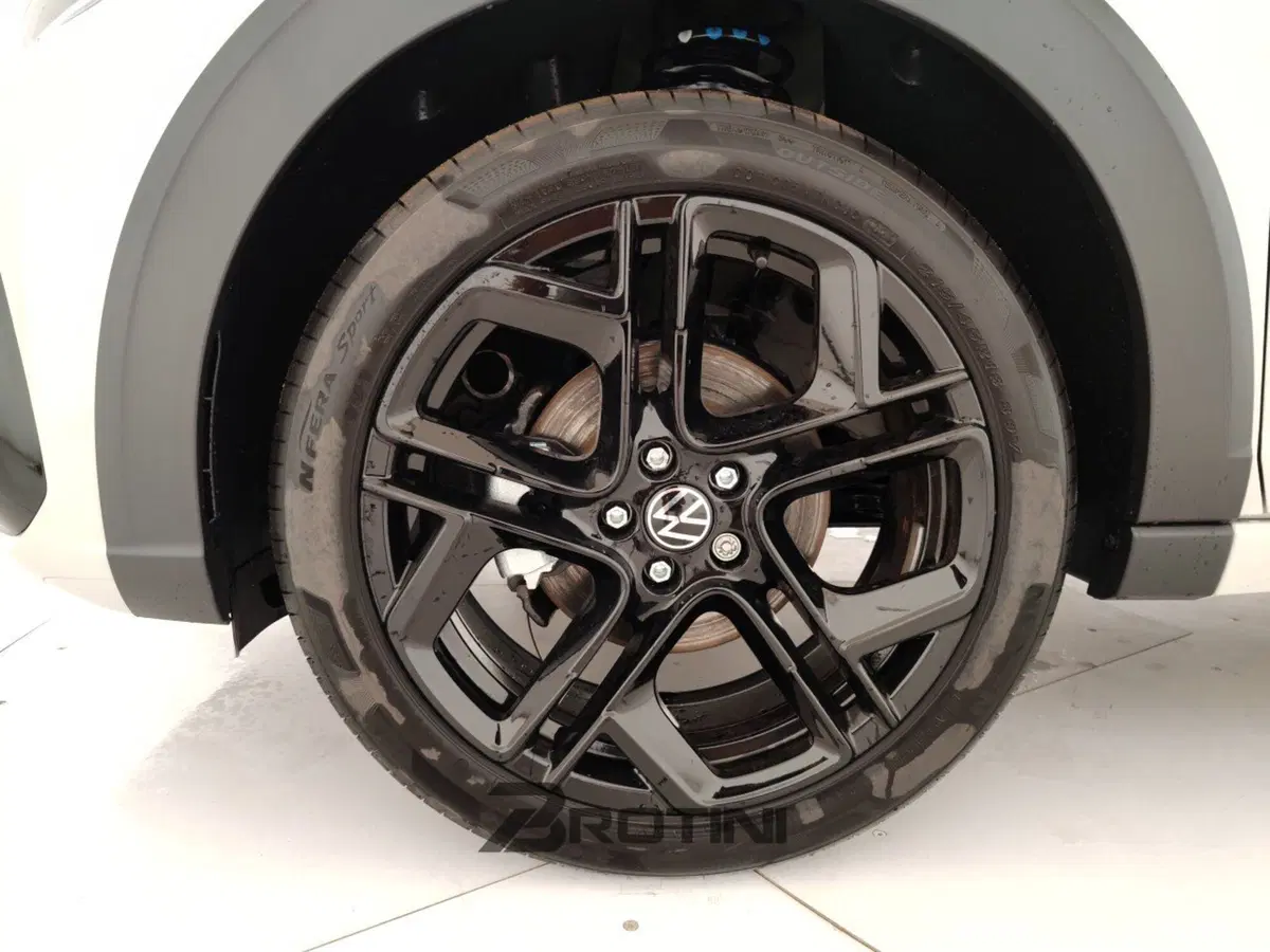 Volkswagen Taigo nuova a Massa-Carrara (6)
