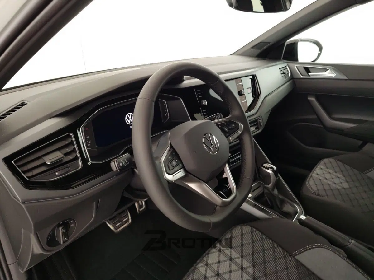 Volkswagen Taigo nuova a Massa-Carrara (8)