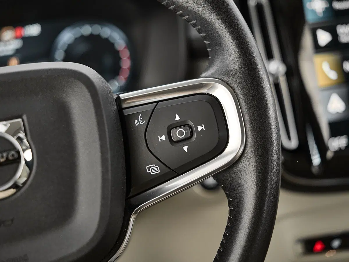 Volvo XC40 usata a Prato (10)
