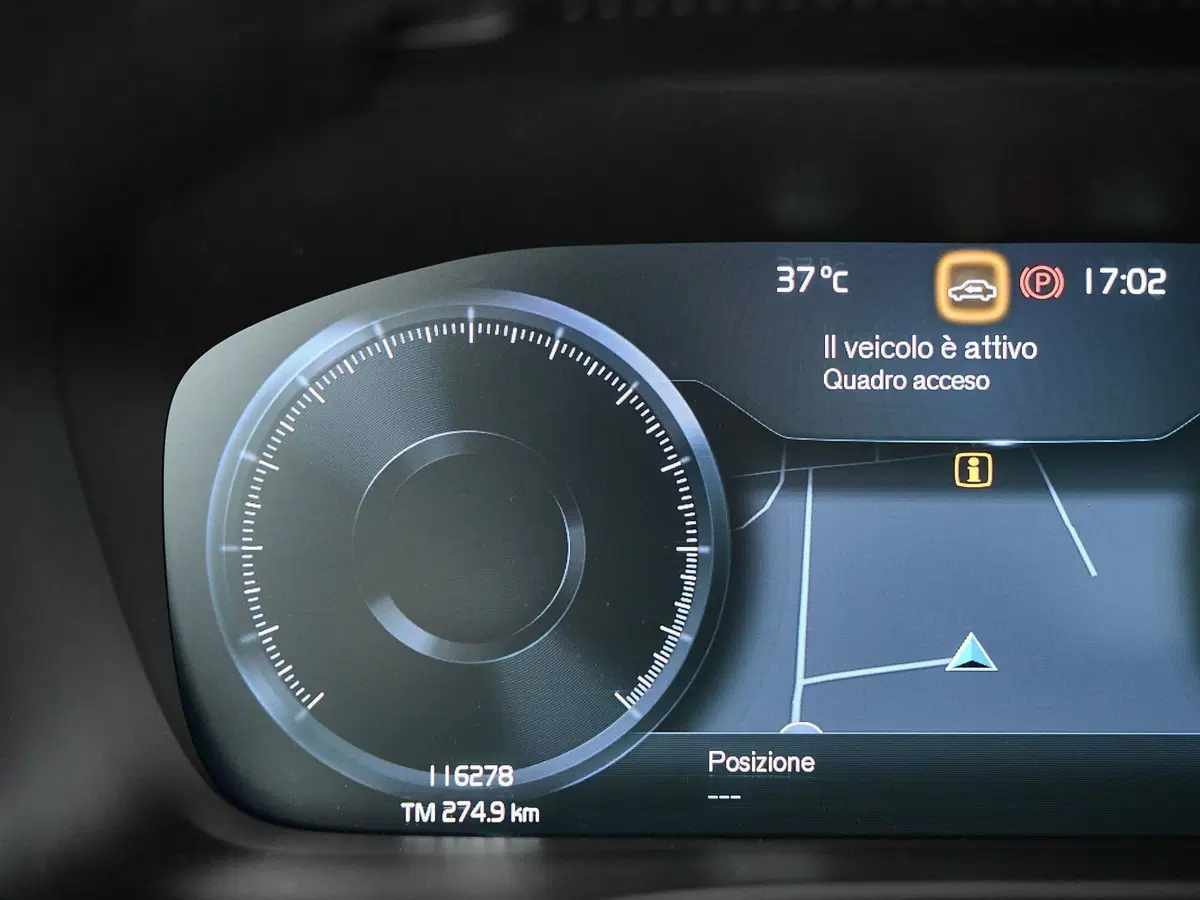 Volvo XC40 usata a Prato (11)