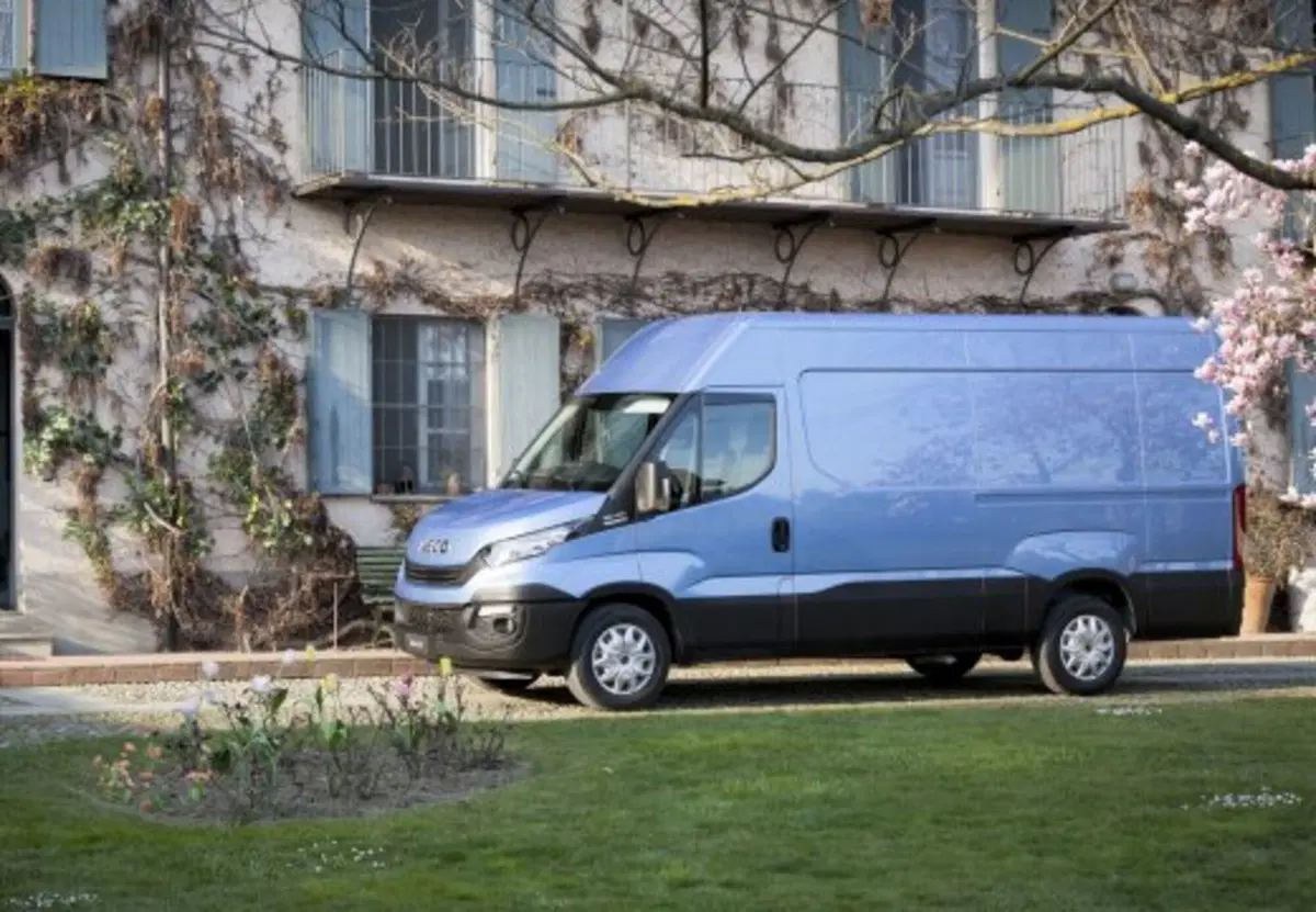 Iveco Daily Furgone usata a Salerno (11)