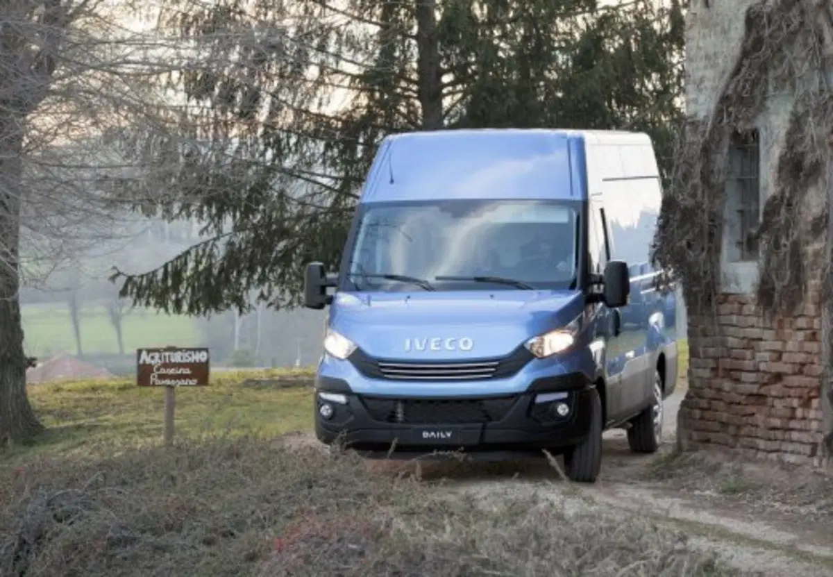 Iveco Daily Furgone usata a Salerno (7)