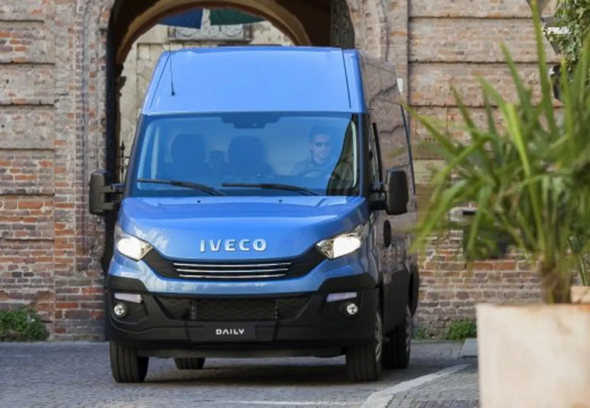 Iveco Daily Furgone usata a Salerno (8)