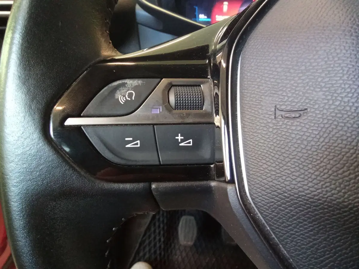 Peugeot 2008 usata a Rimini (13)