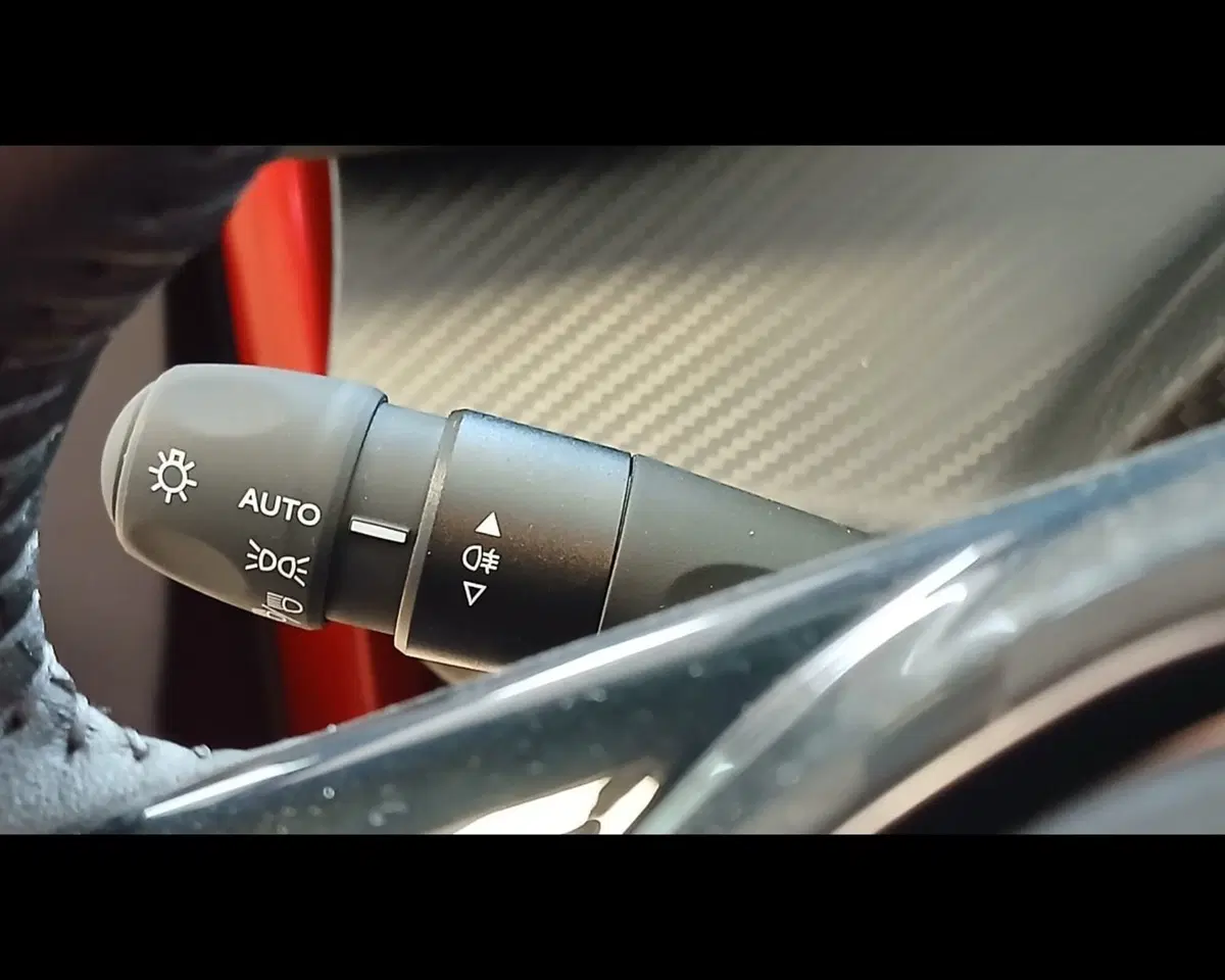 Peugeot 208 nuova a Alessandria (11)