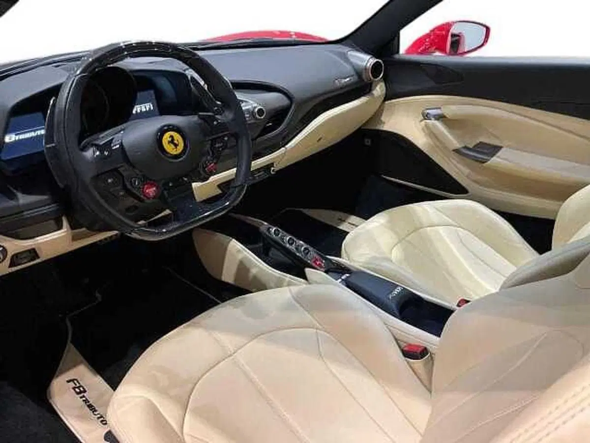 Ferrari F8 Coupé usata a Napoli (10)