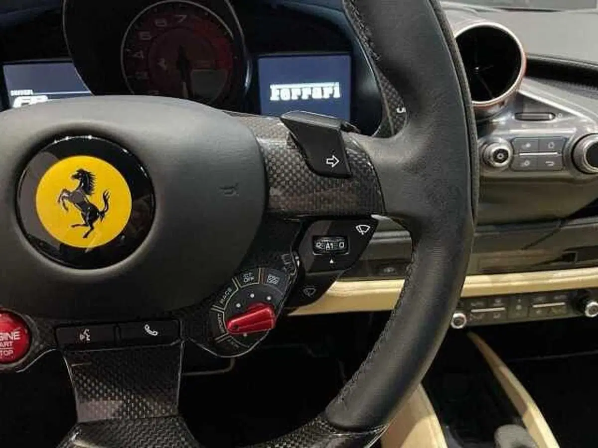 Ferrari F8 Coupé usata a Napoli (13)