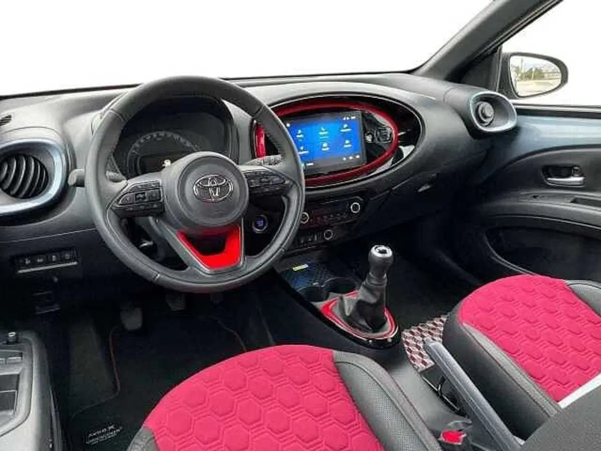 Toyota Aygo X nuova a Napoli (9)
