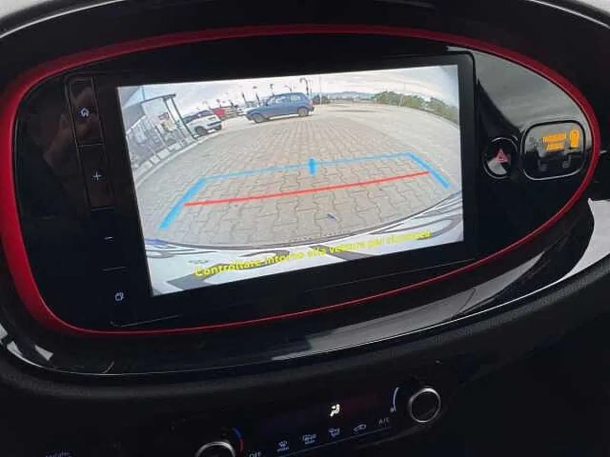 Toyota Aygo X nuova a Napoli (13)