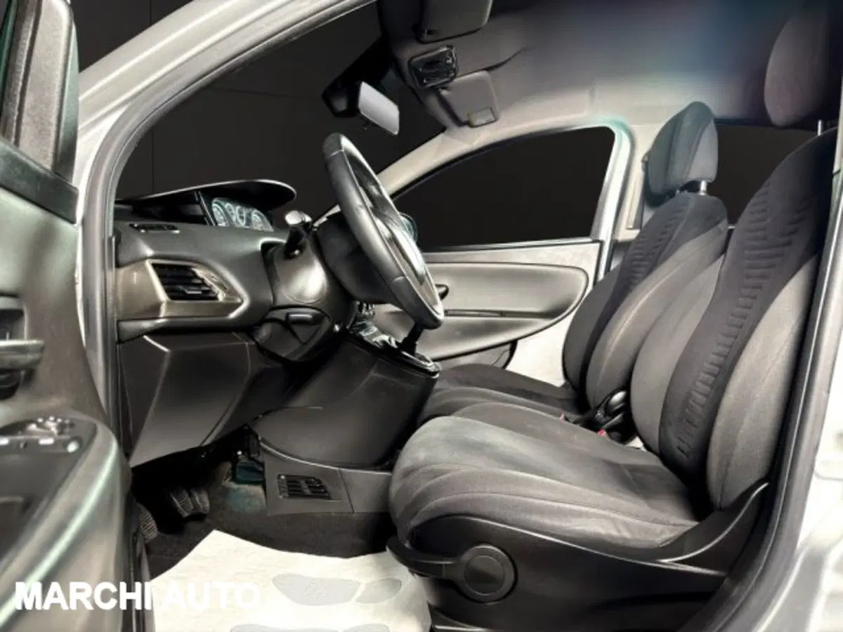 Lancia Ypsilon usata a Perugia (10)