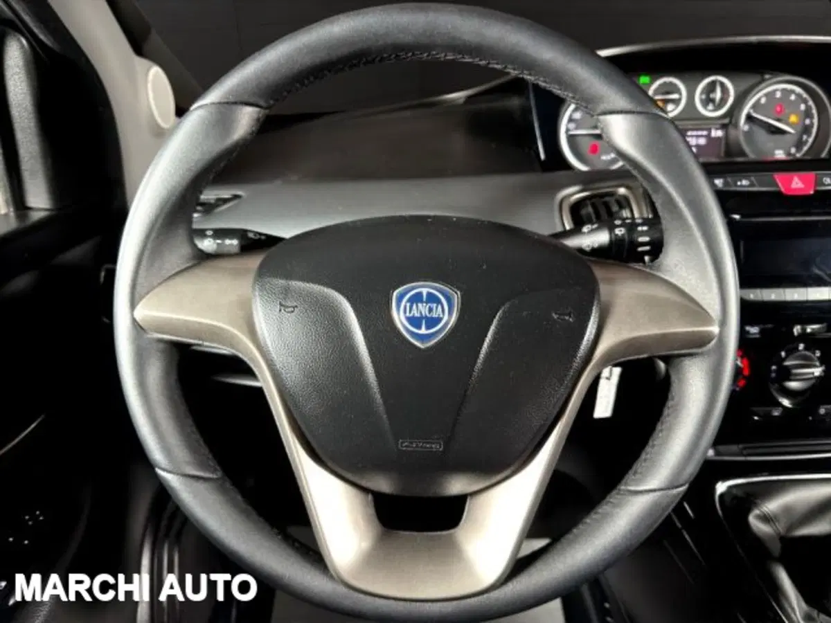 Lancia Ypsilon usata a Perugia (13)