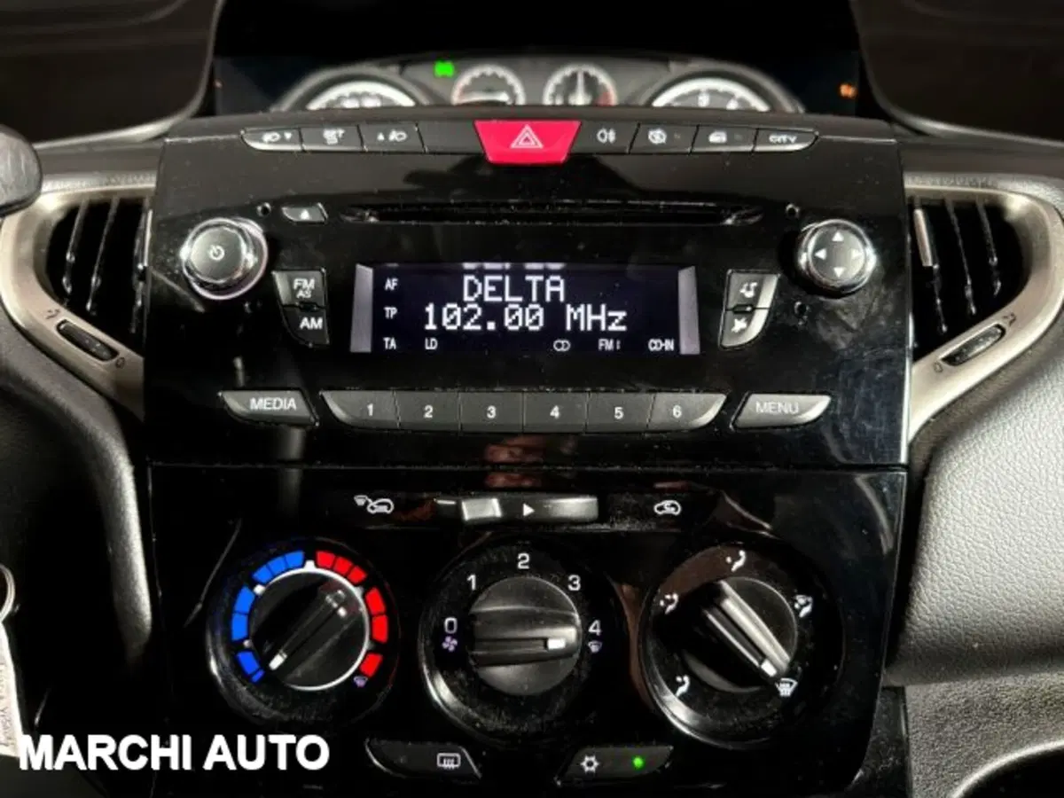Lancia Ypsilon usata a Perugia (16)