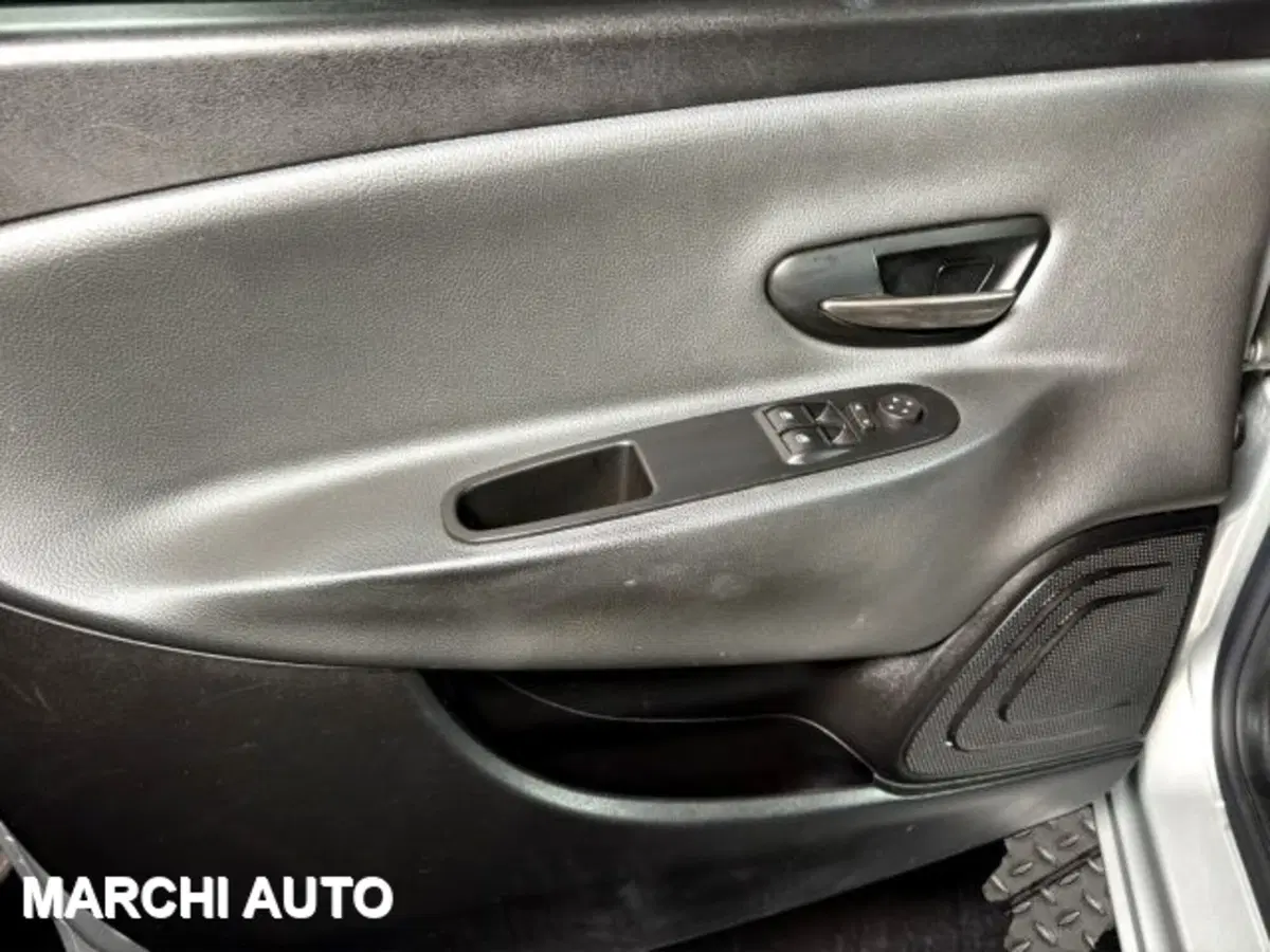 Lancia Ypsilon usata a Perugia (18)