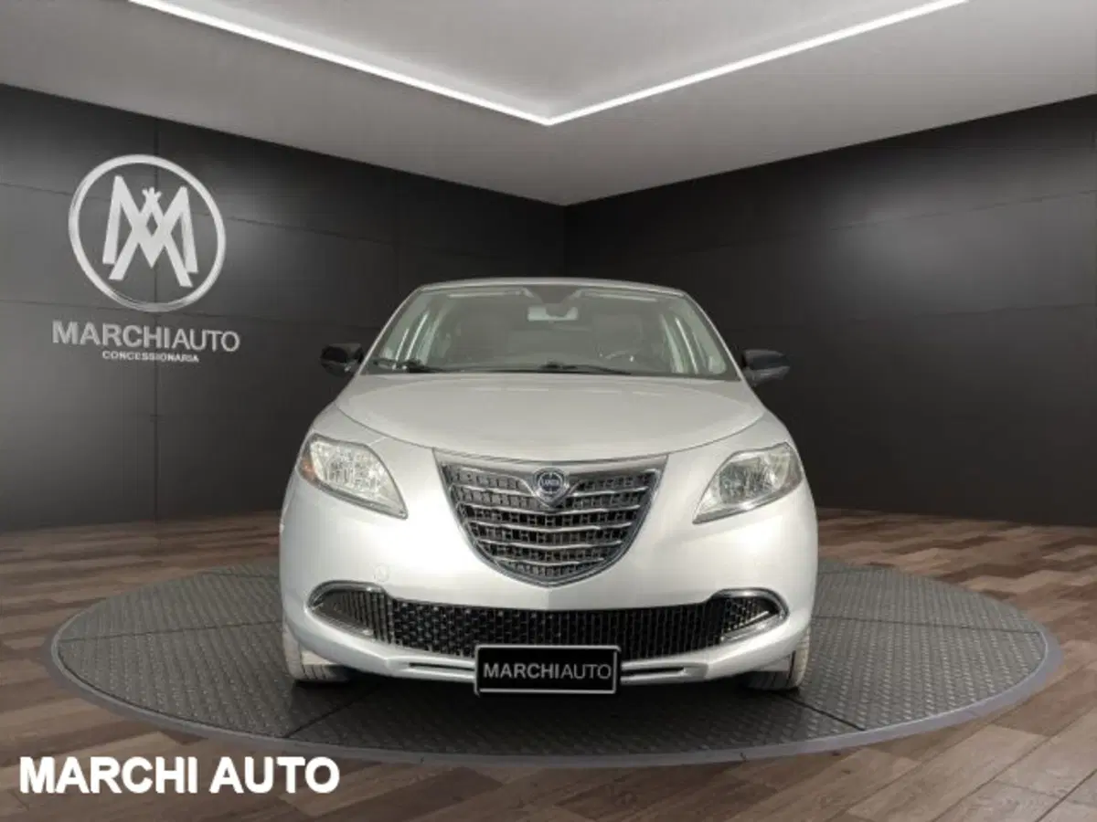 Lancia Ypsilon usata a Perugia (2)